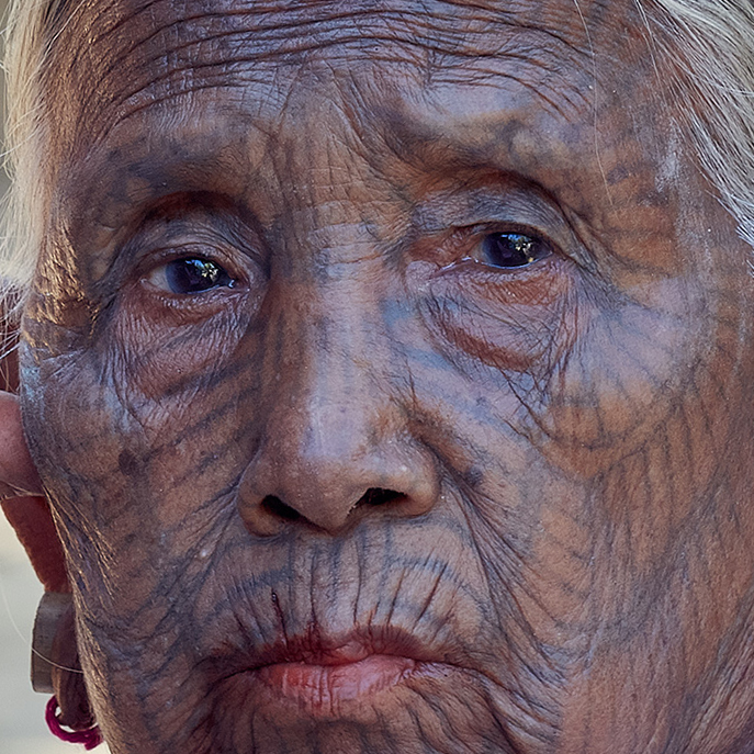femme tatouee birmanie
